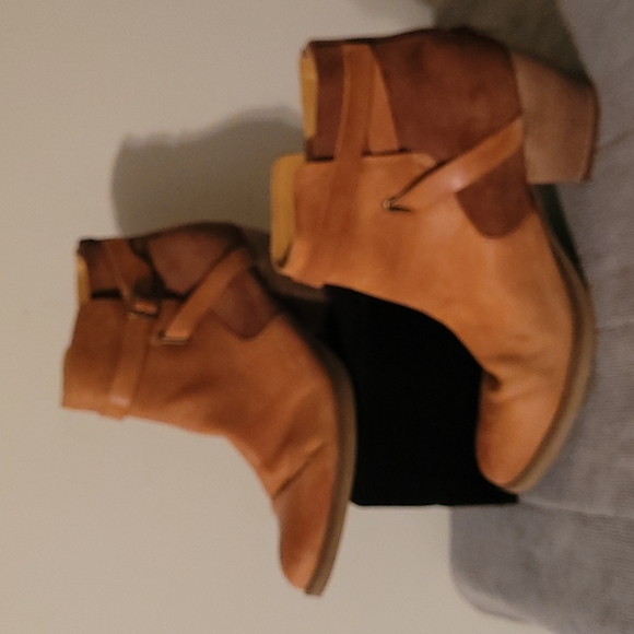 Korks Rohit Strap Bootie - Picture 2 of 6